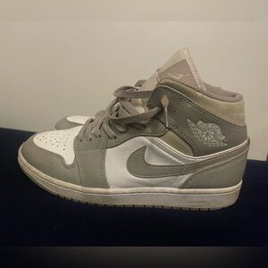Jordan 1 mid gray, size 10